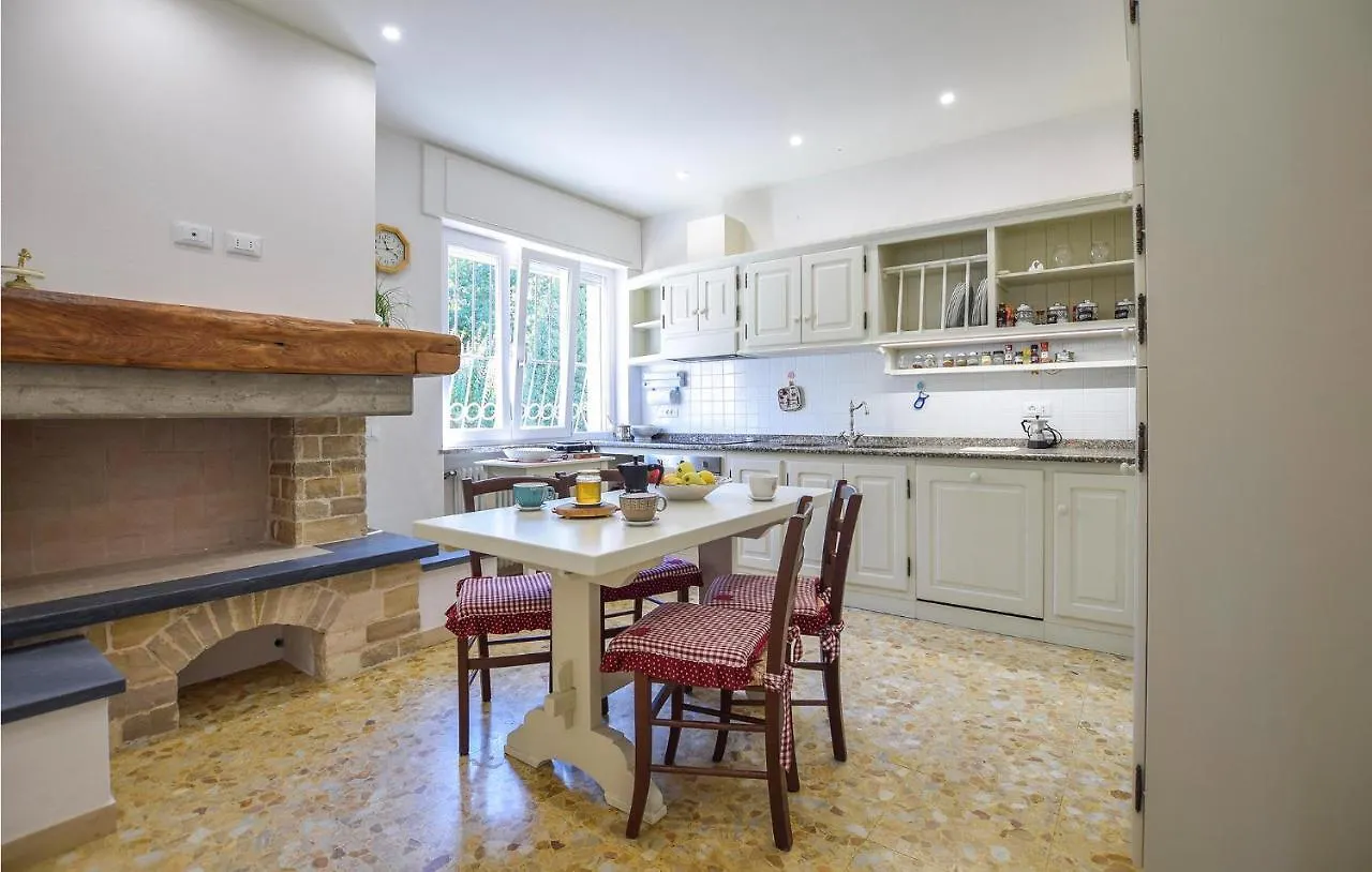 Beautiful Apartment In Camaiore With Wifi Italia